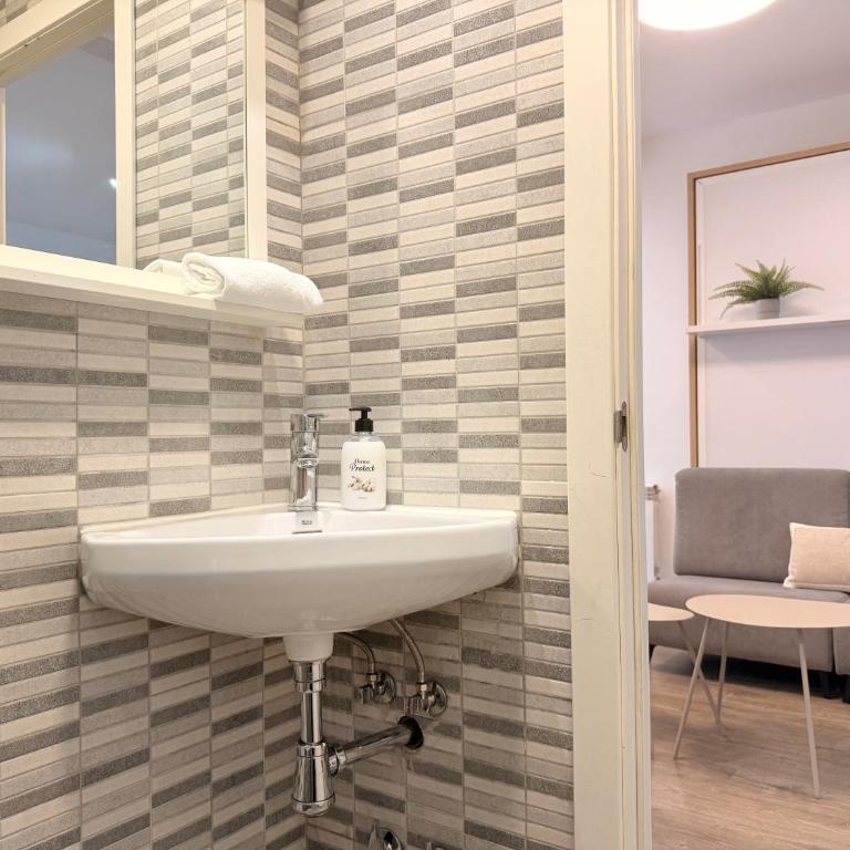 Santa Ana Plaza by Clabao - Two-Bedroom Apartment with View - 29