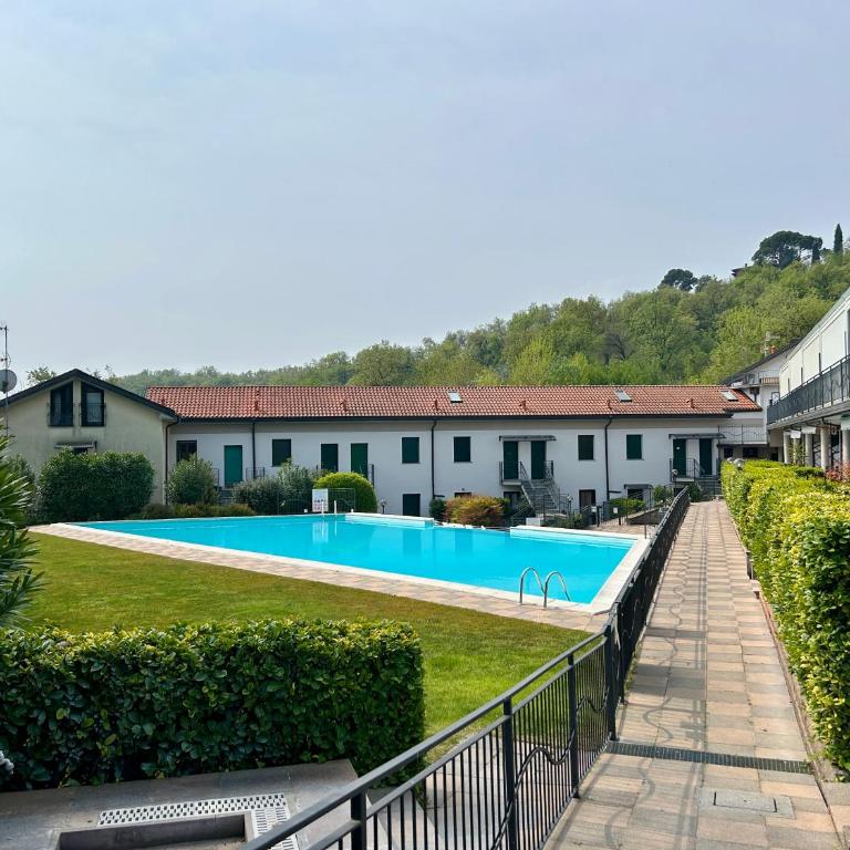Le Terrazze del Garda - Immobili e Soluzioni Rent - Appartamento con 2 Camere da Letto e Terrazza - 1
