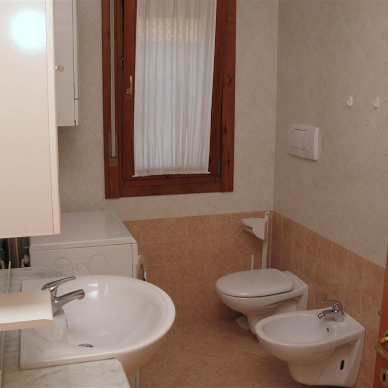 Family Apartments Residence Trieste - Appartamento con 2 Camere da Letto e Terrazza - 9