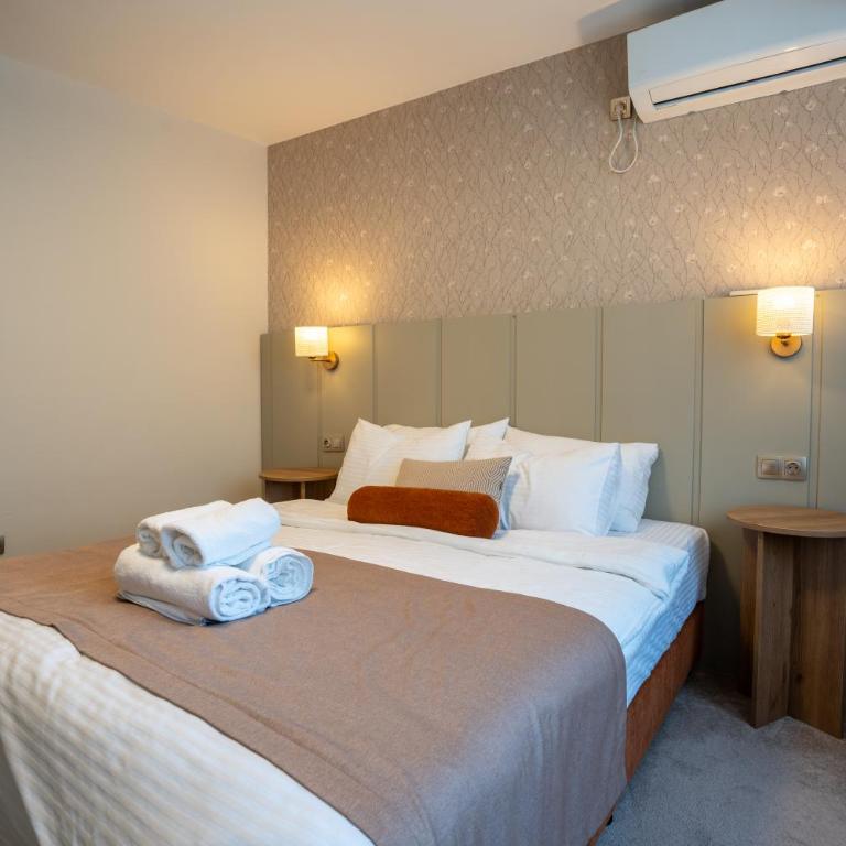 Saffron Boutique Hotel - Standardna Dvokrevetna Soba sa Bračnim Krevetom - 6