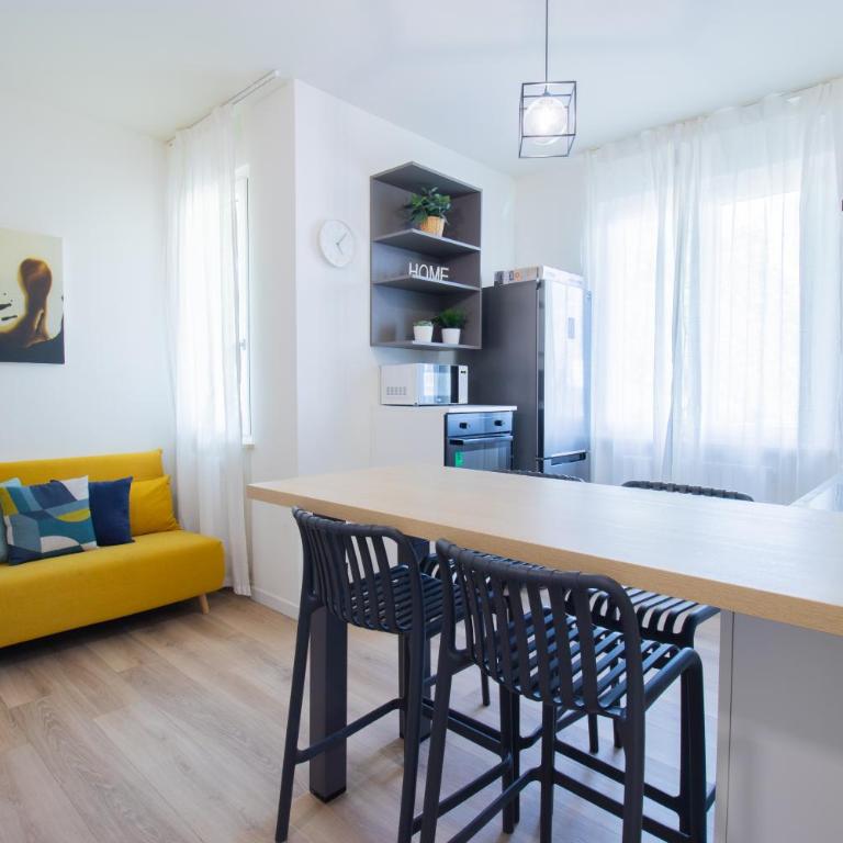 300 meters from the lake, parking - Dolce Riposo - Appartamento con 2 Camere da Letto - 1