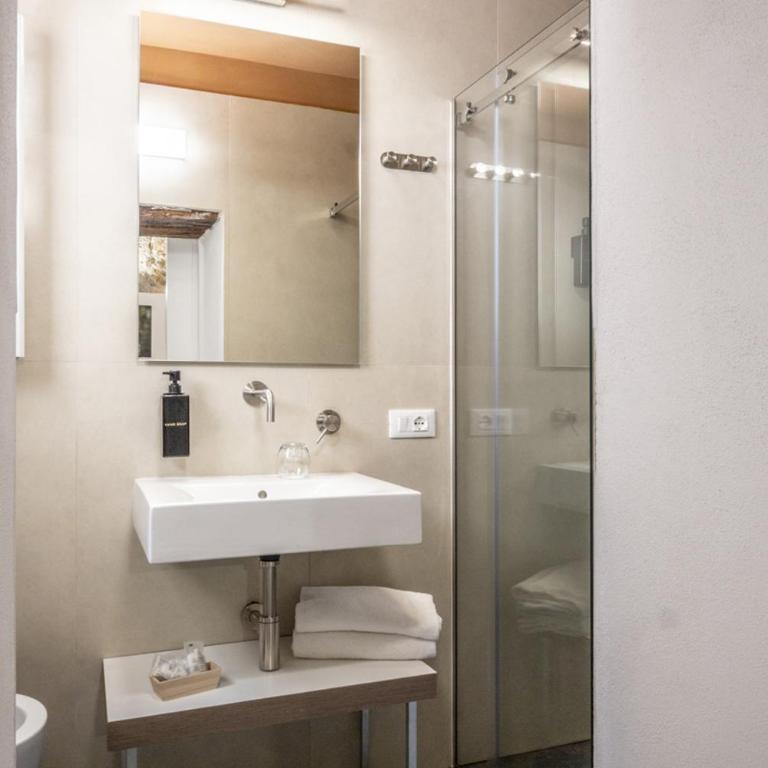 Ballarooms Experience - Camera Matrimoniale con Bagno Privato - 1