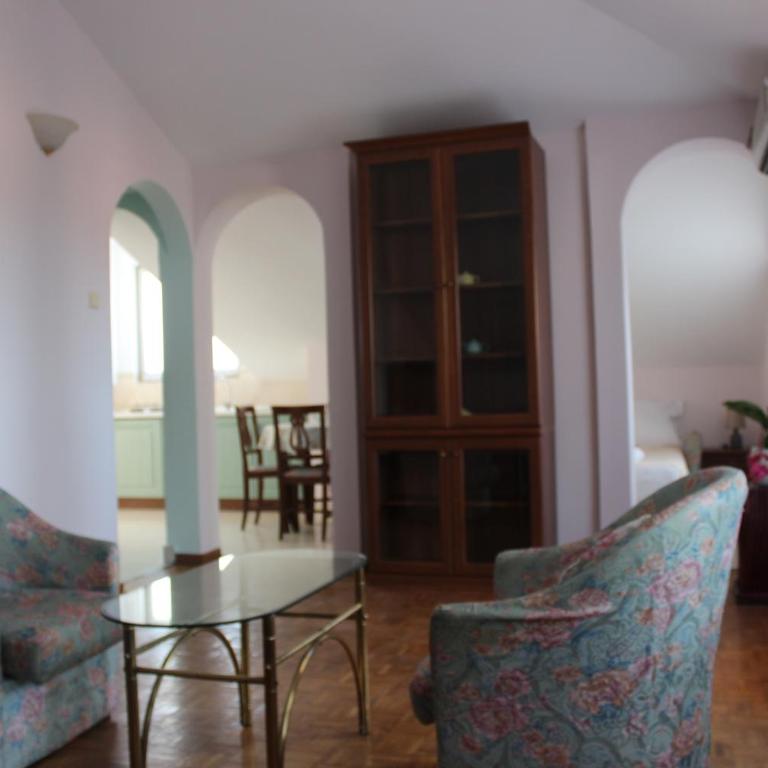 Villa Velzon Guesthouse - Apartman sa Terasom (6 Odraslih Osoba) - 12