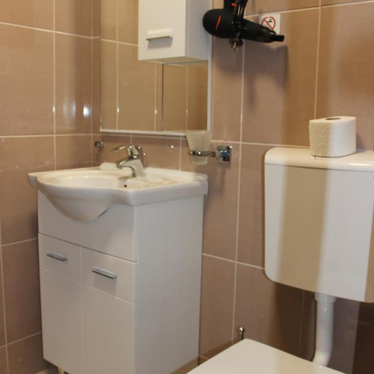 Villa Velzon Guesthouse - Dvokrevetna Soba sa Bračnim Krevetom - 5