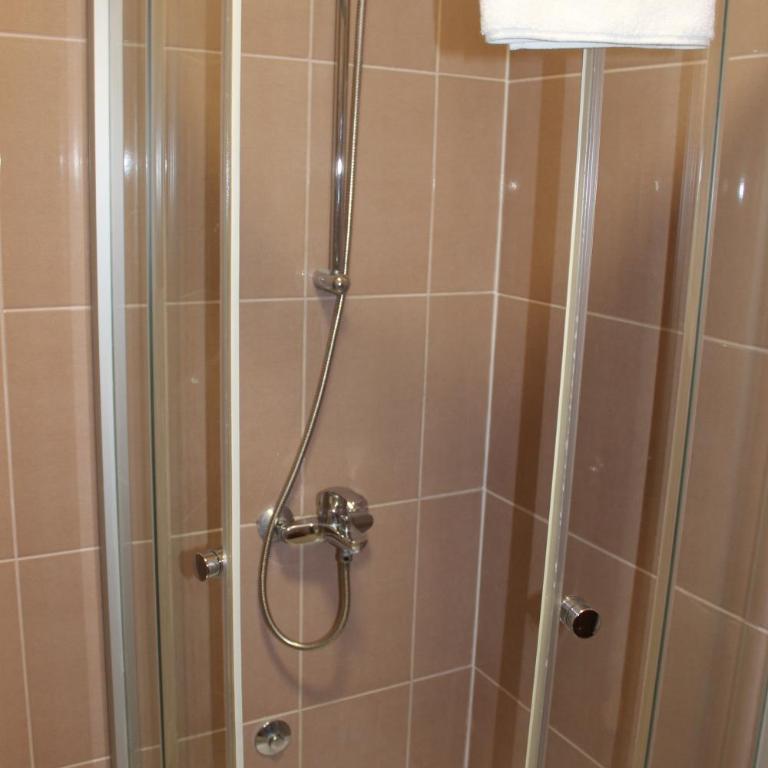 Villa Velzon Guesthouse - Dvokrevetna Soba sa Bračnim Krevetom - 6