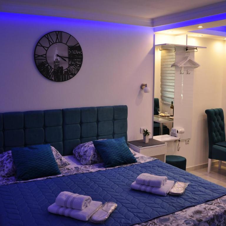 Your Place Studio - One-Bedroom Apartment - 3