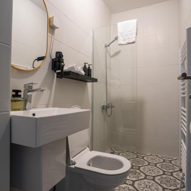 Saffron Boutique Hotel - Standardna Dvokrevetna Soba sa Bračnim Krevetom - 5