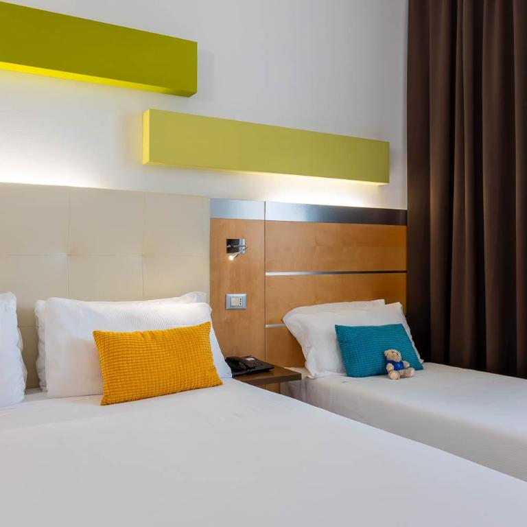 iH Hotels Milano Gioia - Camera Tripla - 4