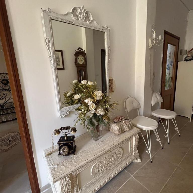 Venetian Style Apartments in Villa - Superior One-Bedroom Apartment - 16