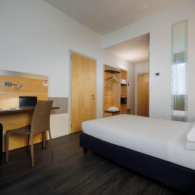 iH Hotels Milano Gioia - Camera Singola con Accesso Persone Disabili - 1