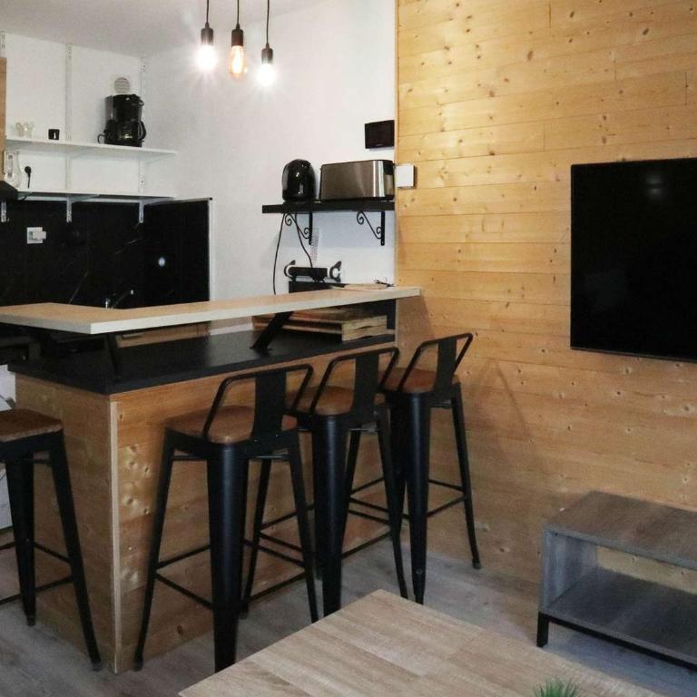Joli studio rénové, 4 pers, skis aux pieds, balcon, lave-linge, sèche-linge, animaux admis - FR-1-322-523 - Apartment - 10