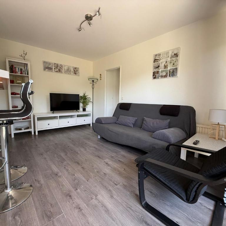 Charmant T2 à 2 min de la mer, avec Jardin Privé et clôturé, Parking, à proximité du Centre-Ville - One-Bedroom Apartment - 7
