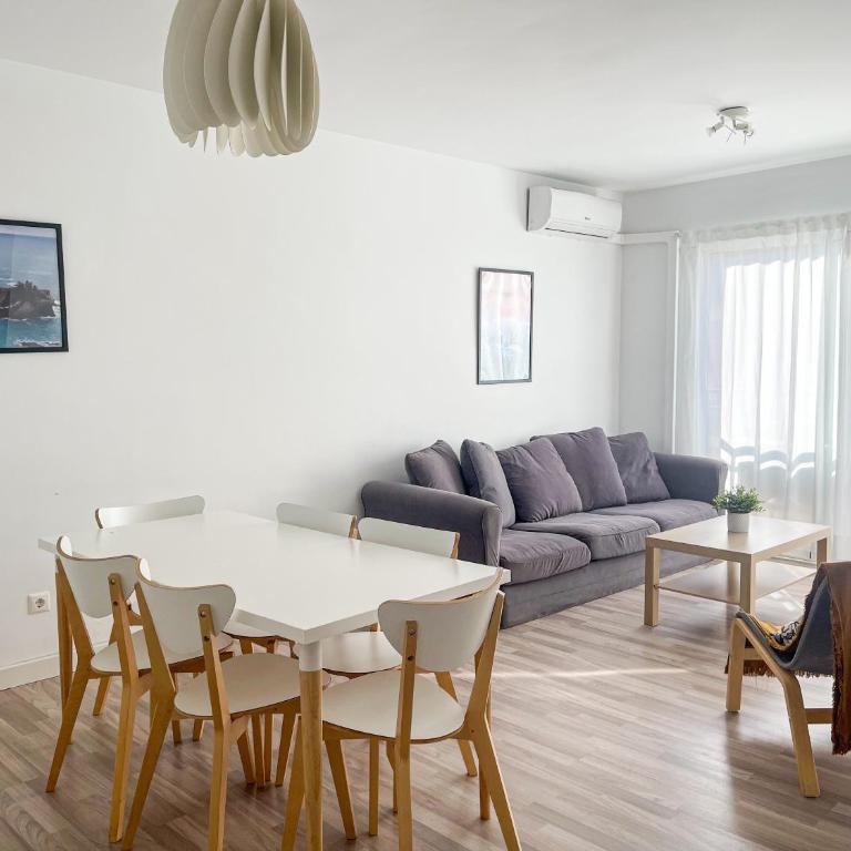 Apartamento con Solarium by DV Properties #P5H3 - Three-Bedroom Apartment - 1