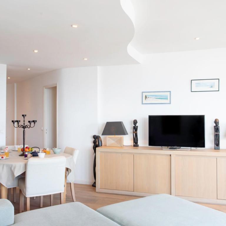 A16 Staywizus - 2BDR Sea View - City Center - Parking & Terrace - Two-Bedroom Apartment - 16
