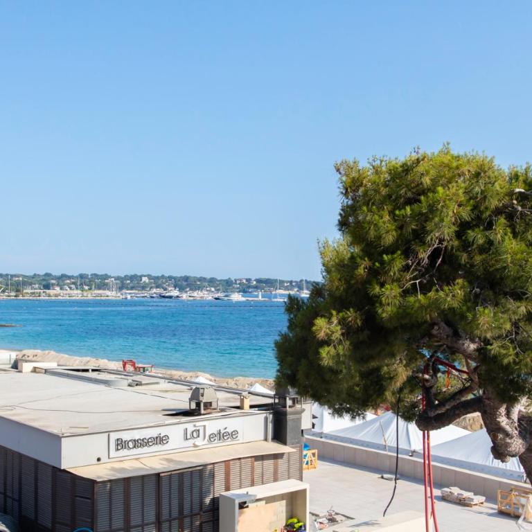 A16 Staywizus - 2BDR Sea View - City Center - Parking & Terrace - Two-Bedroom Apartment - 48