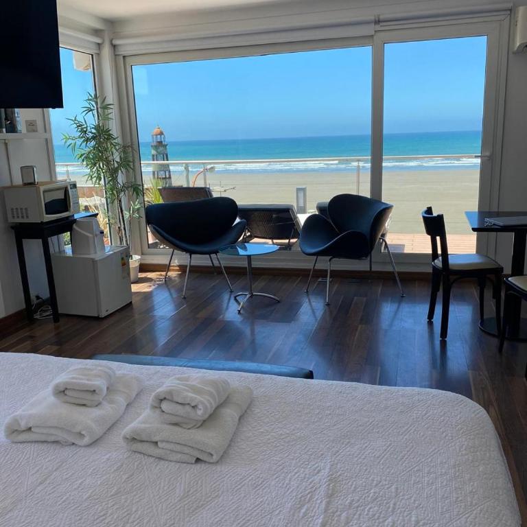 Hosteria Arenas del Sur - Habitación con cama extragrande. - 6