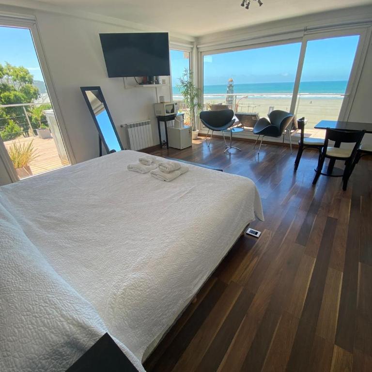 Hosteria Arenas del Sur - Habitación con cama extragrande. - 7