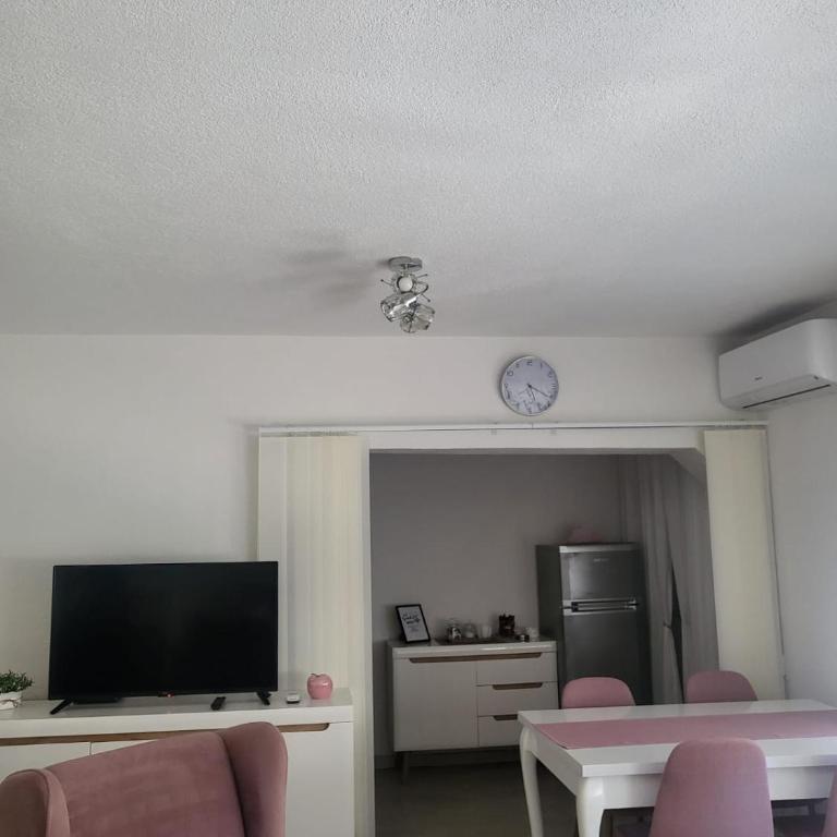 Apartman MM - Two-Bedroom Apartment - 3