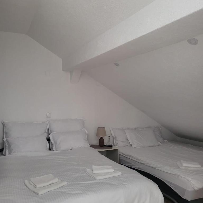 Apartman MM - Two-Bedroom Apartment - 10