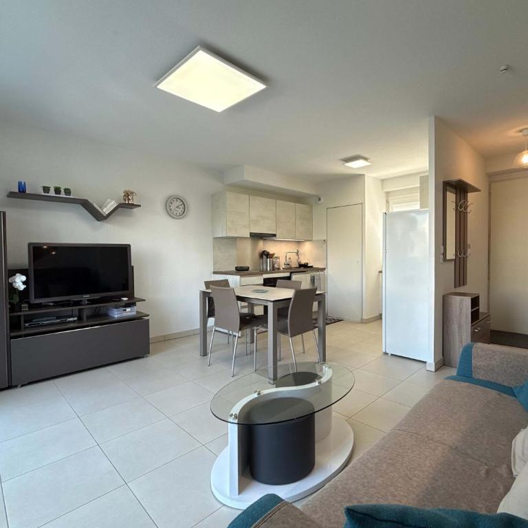 Villa Bianca Appartement DUPLEX climatisé à 500m de la plage - Apartment - 5