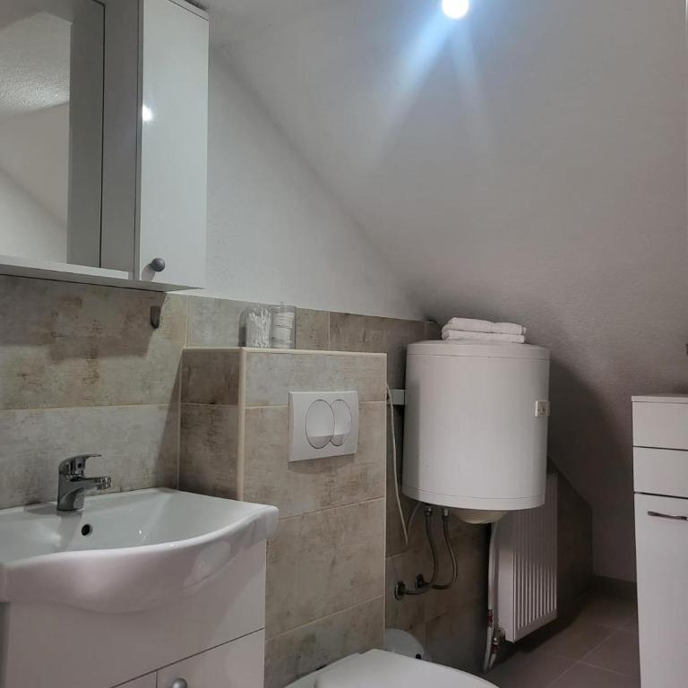 Apartman MM - Two-Bedroom Apartment - 12