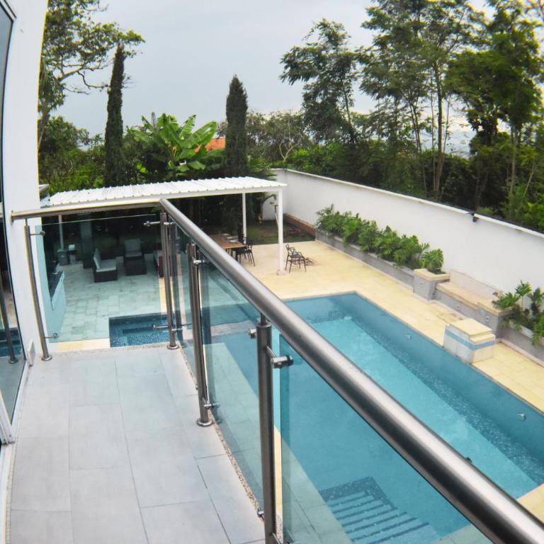 Luxurious Country House - Three-Bedroom Villa - 19