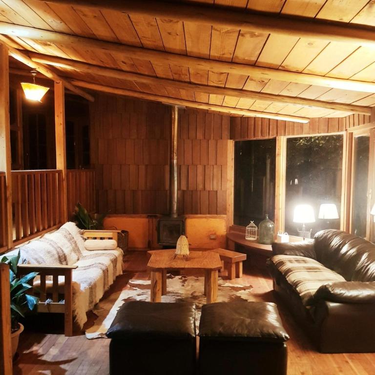 Gran Casa y Parcela de Campo y Montaña a 90 minutos de Santiago - Five-Bedroom House - 56