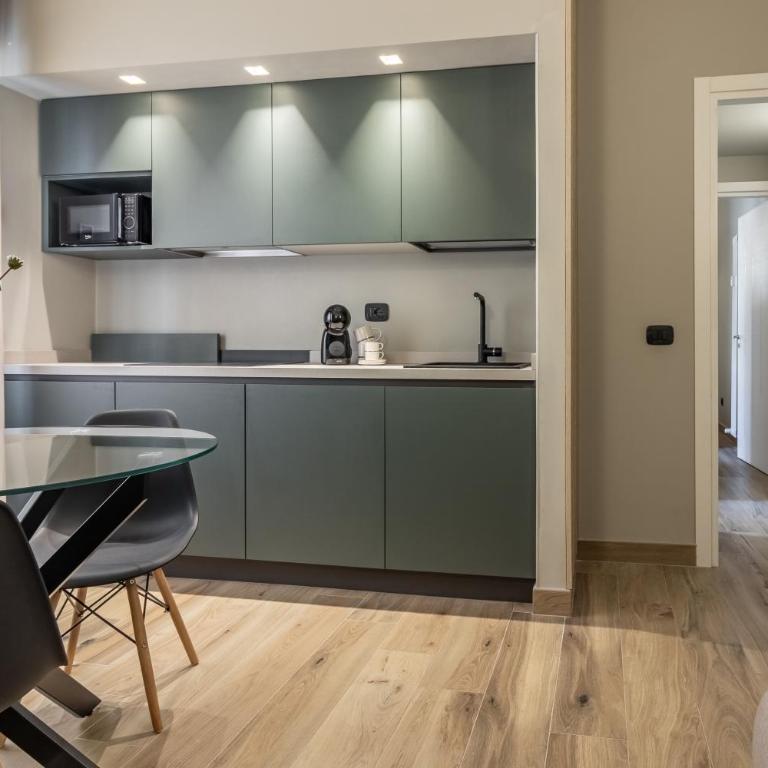 NOEMI chic rooms and apartments - Apartment with Balcony - 6