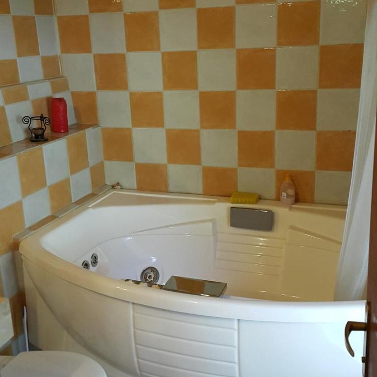 Gran Casa y Parcela de Campo y Montaña a 90 minutos de Santiago - Five-Bedroom House - 76