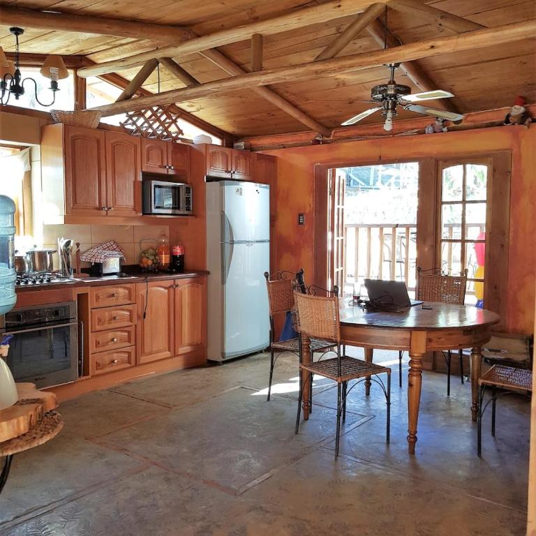 Gran Casa y Parcela de Campo y Montaña a 90 minutos de Santiago - Five-Bedroom House - 61