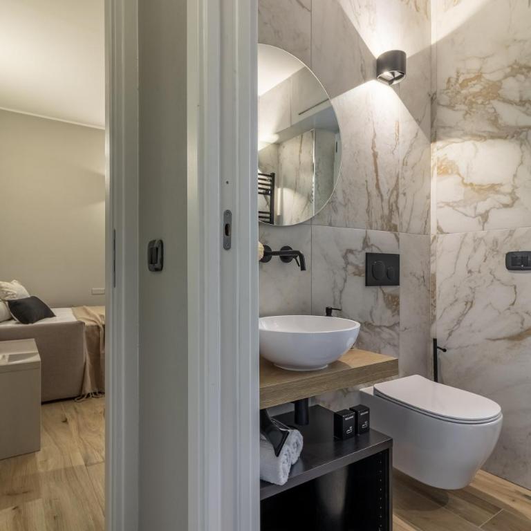 NOEMI chic rooms and apartments - Apartment with Balcony - 11
