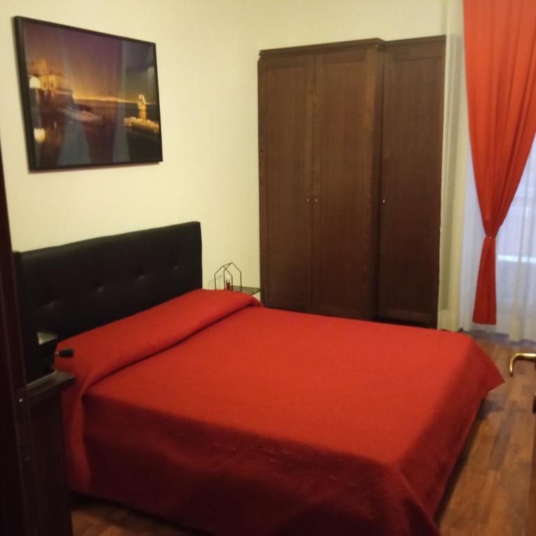 Napolibed - Triple Room with Private Bathroom - 1