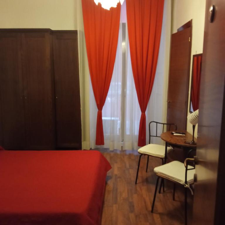 Napolibed - Triple Room with Private Bathroom - 3