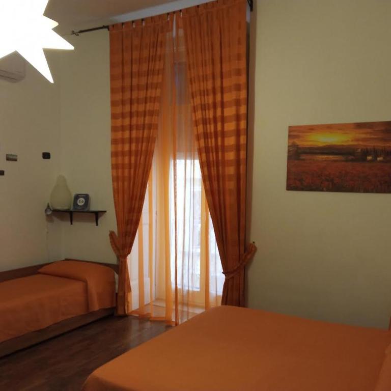 Napolibed - Quadruple Room with Private Bathroom - 2