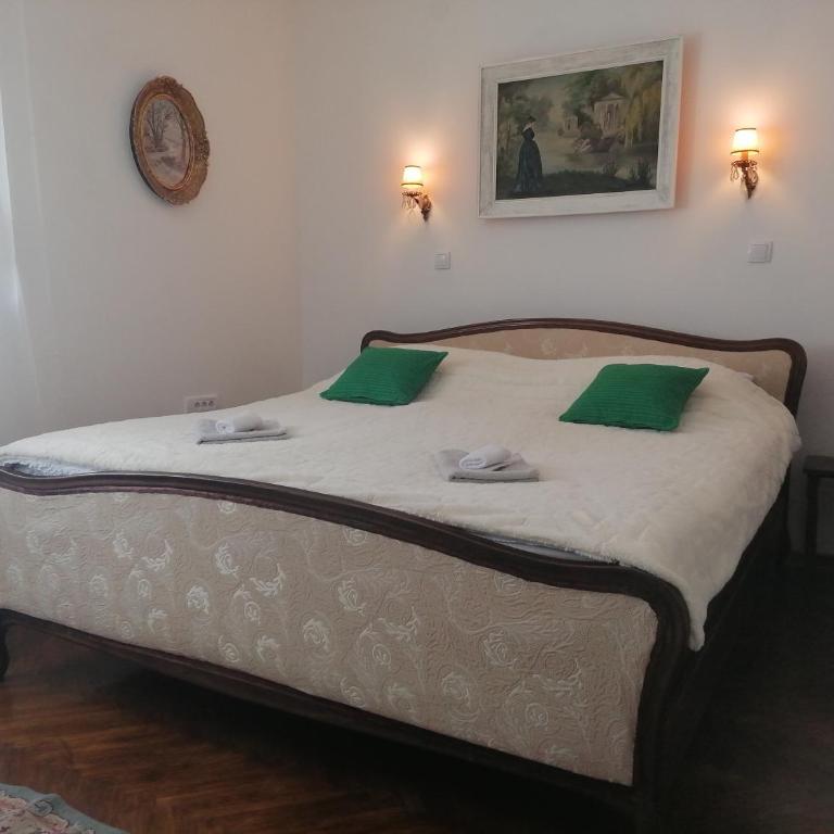 Hyde park apartments - Three-Bedroom Apartment - 2