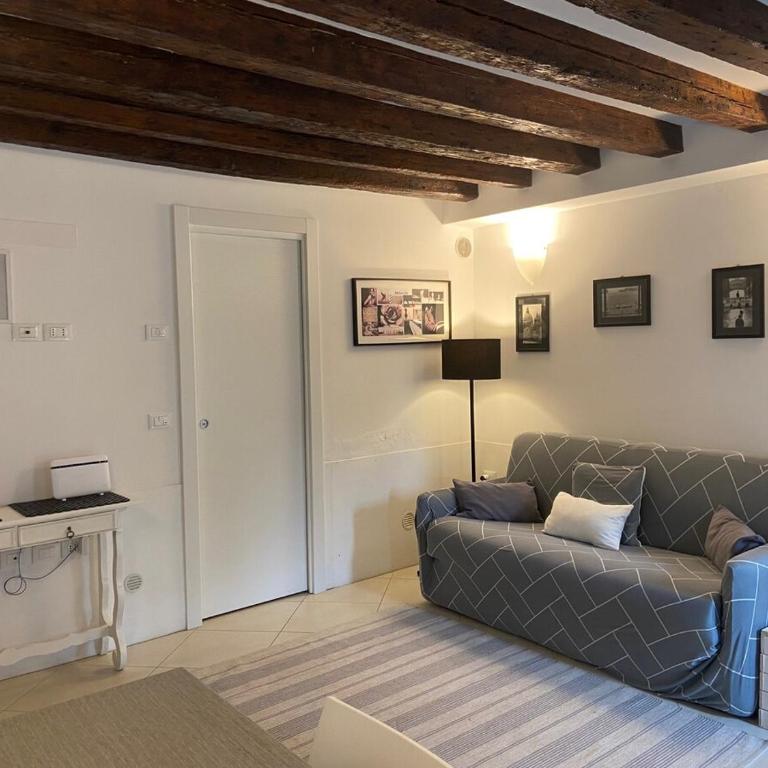 BLACK & WHITE HOME, an oasis in the city center - One-Bedroom Apartment - 6