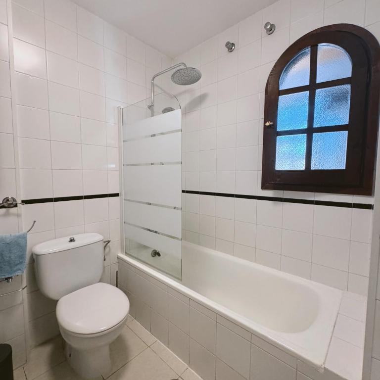 Apartment El Paraiso, 1 Bedroom 300M from the sea - One-Bedroom Apartment - 7