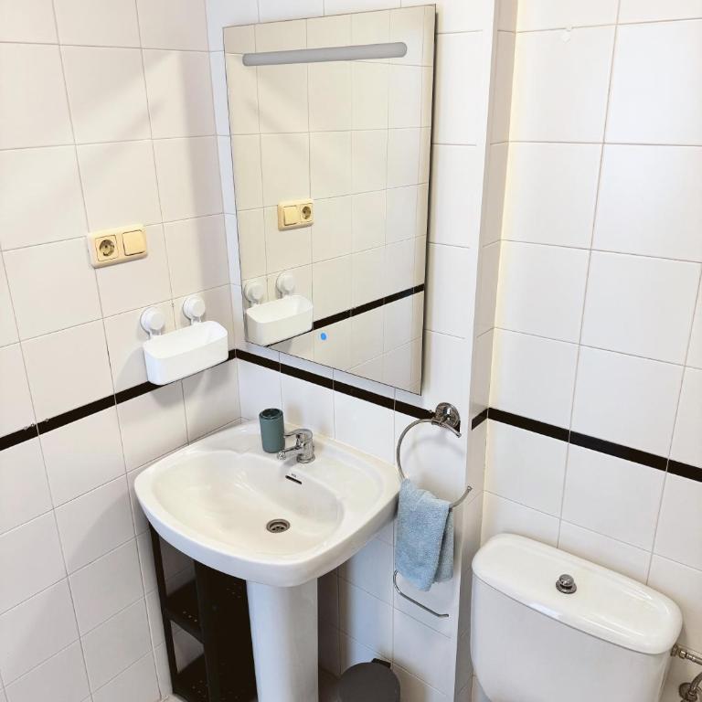 Apartment El Paraiso, 1 Bedroom 300M from the sea - One-Bedroom Apartment - 8