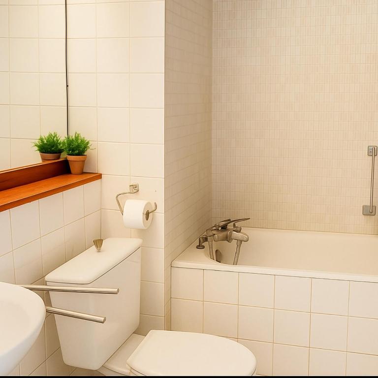 Appartement avec balcon, piscine et garage privé - Apartment mit 1 Schlafzimmer - 19