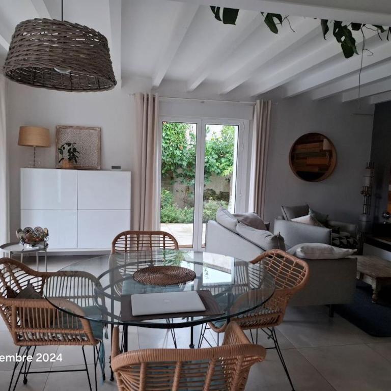 VILLA DE PLAIN PIED ET STUDIO CLIMATISES, AU CALME, 6 PERSONNES MAXIMUM A 7mn DU GOLF ET DE LA PLAGE - Villa - 11