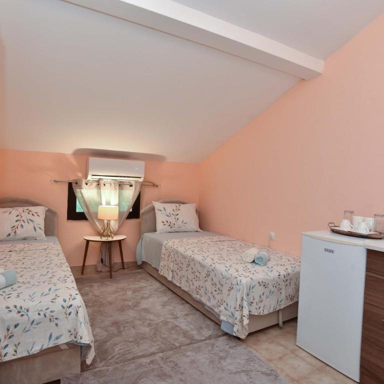 Vila Apartments Lidija - Twin Room with Garden View - 8