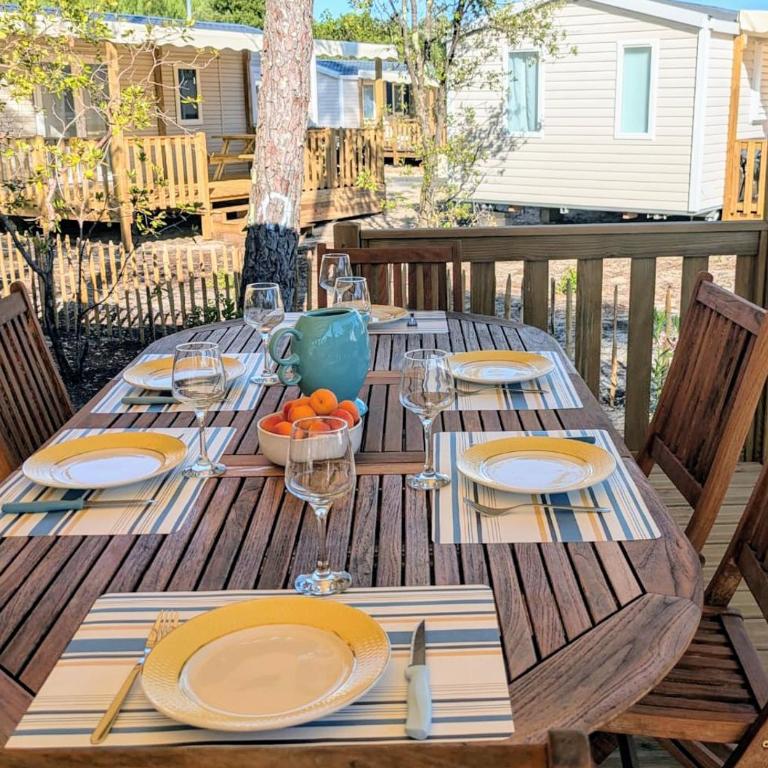 Bungalow neuf 40 m2 tout confort avec piscine proche des plages et lac - Chalet 3 Chambres - 17