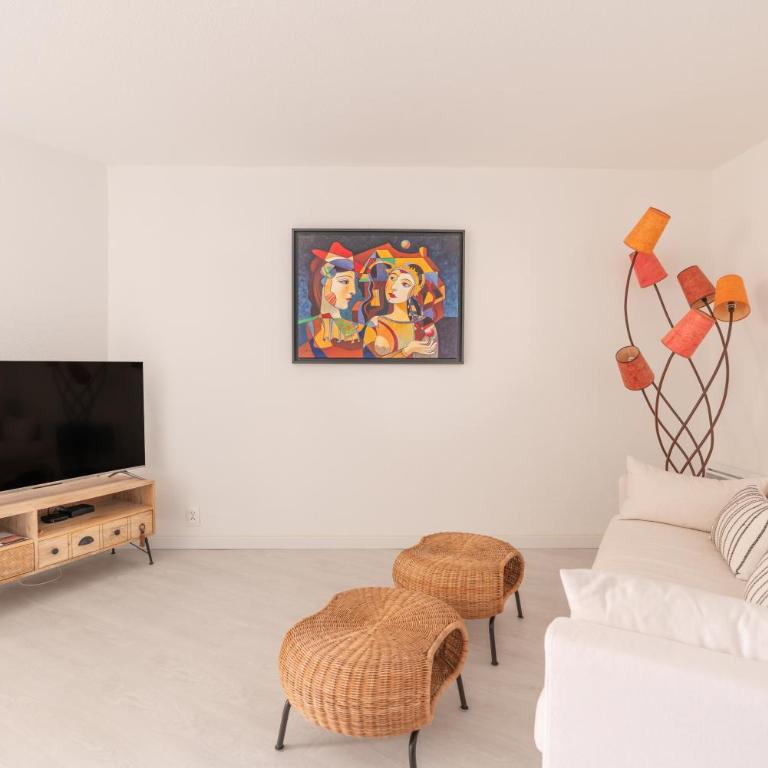 Corniche Azur YourHostHelper - Two-Bedroom Apartment - 18