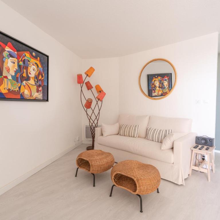 Corniche Azur YourHostHelper - Two-Bedroom Apartment - 16