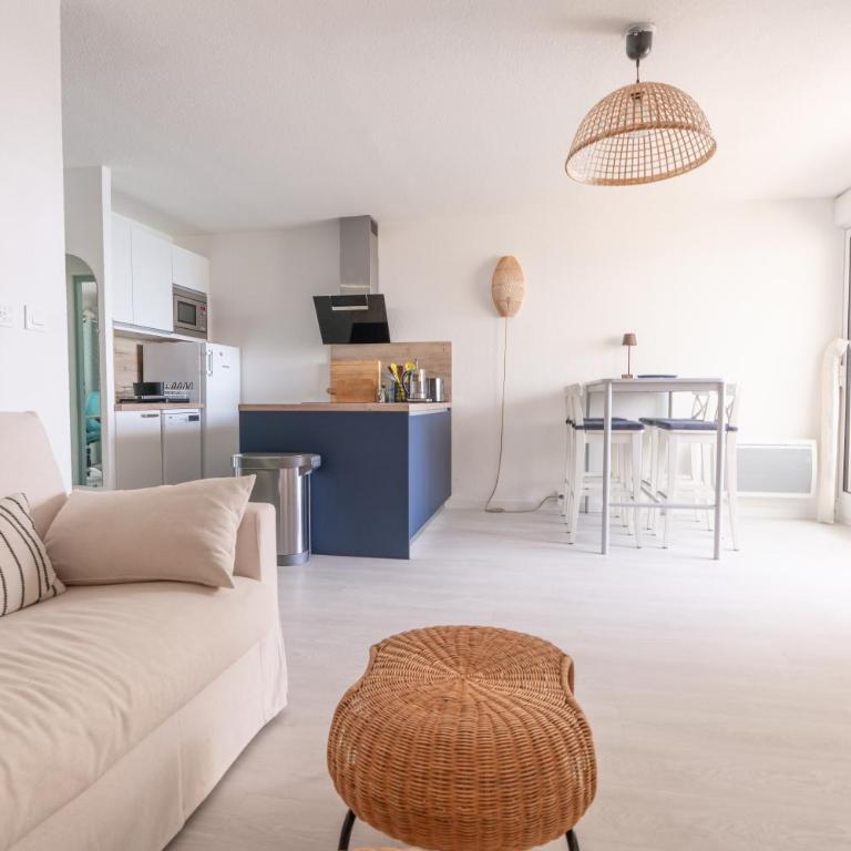 Corniche Azur YourHostHelper - Two-Bedroom Apartment - 14