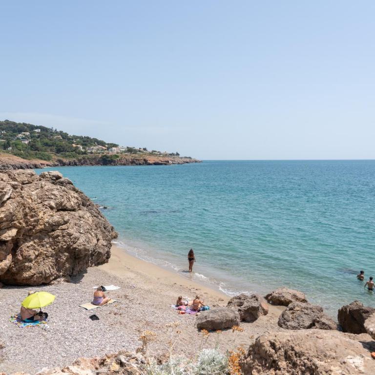 Corniche Azur YourHostHelper - Two-Bedroom Apartment - 39