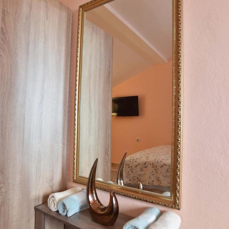 Vila Apartments Lidija - Double Room with Garden View - 9