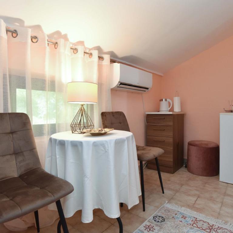Vila Apartments Lidija - Double Room with Garden View - 12