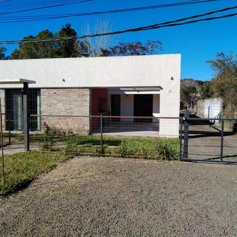 Casa nueva en Daymán - Two-Bedroom House - 1