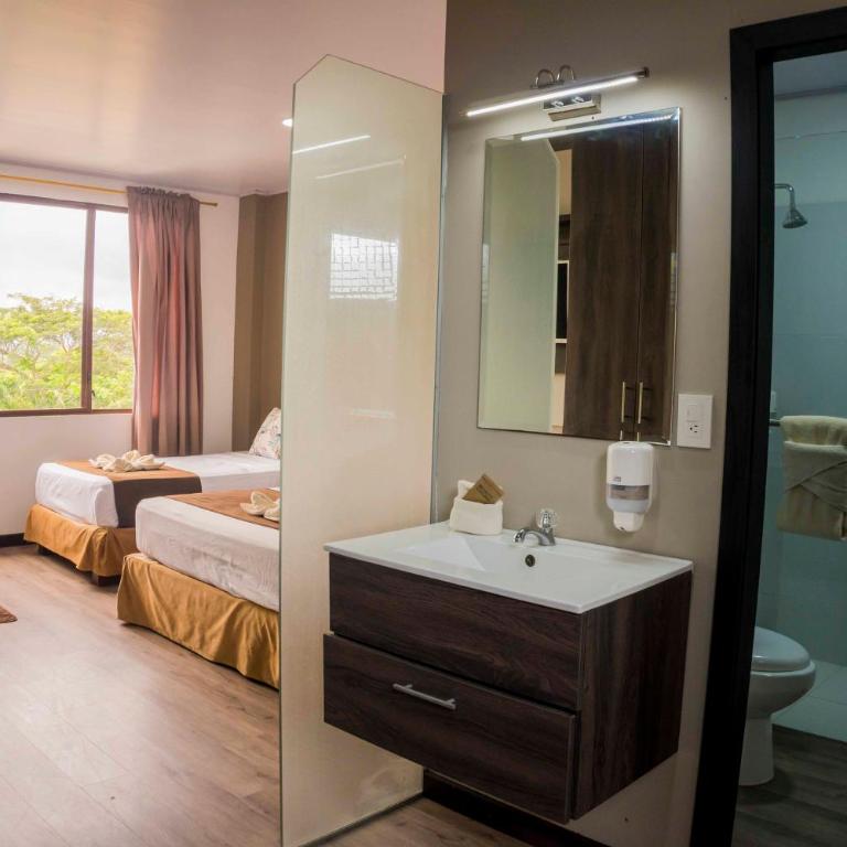 Hotel Punta Azul - Standard Family Room - 1